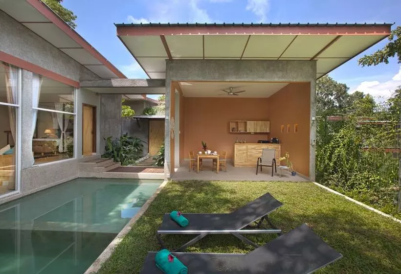 ホテル Ambong Pool Villas