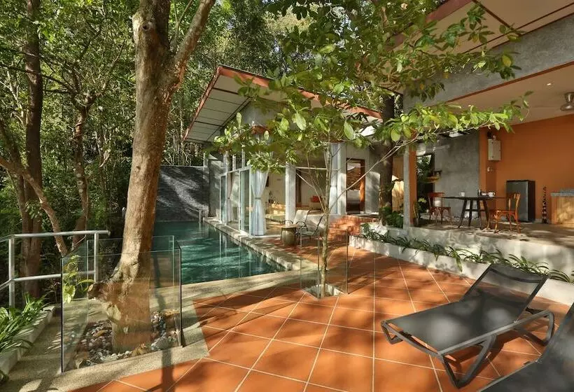 ホテル Ambong Pool Villas