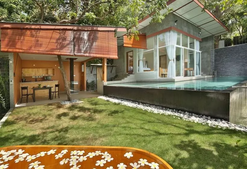 ホテル Ambong Pool Villas