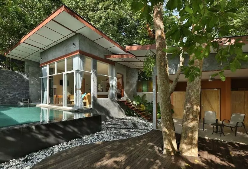 ホテル Ambong Pool Villas