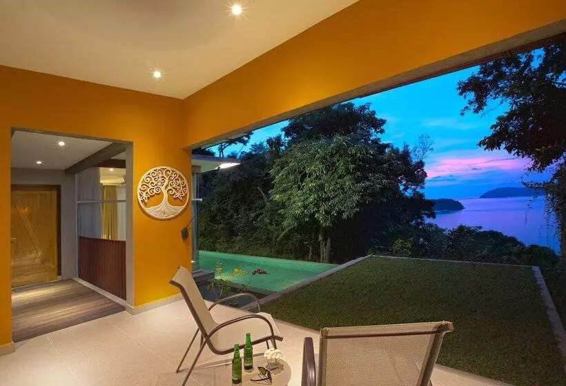 ホテル Ambong Pool Villas