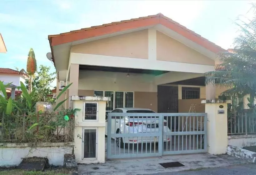 Hotelli Oyo 90300 D Hitech Home