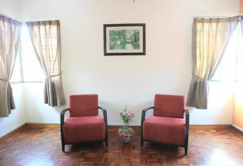 Hotelli Oyo 90300 D Hitech Home