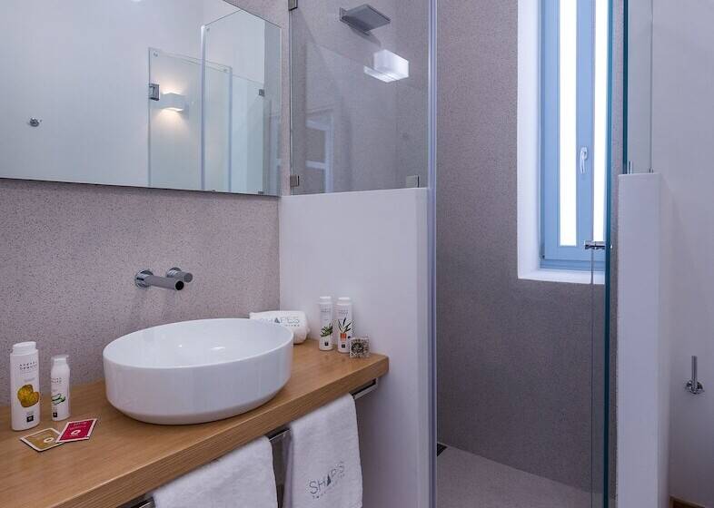 هتل Shapes Luxury Suites