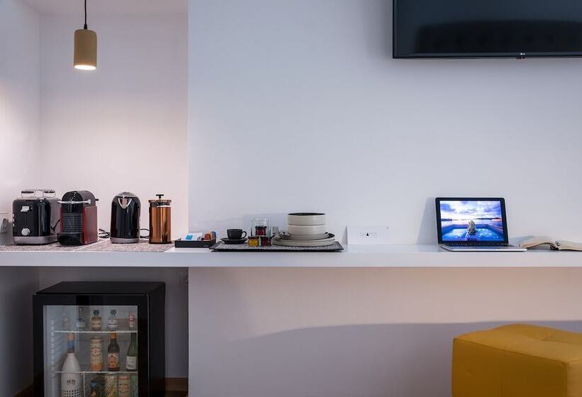 هتل Shapes Luxury Suites