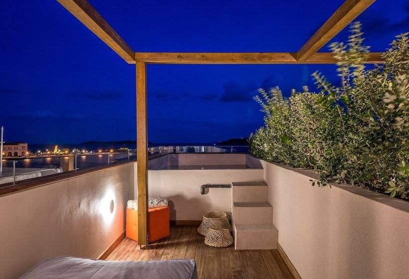 هتل Shapes Luxury Suites