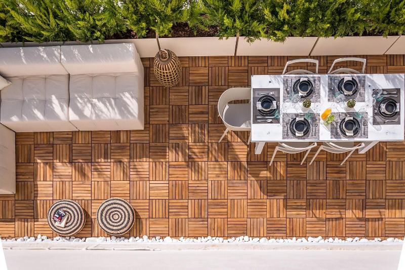 هتل Shapes Luxury Suites