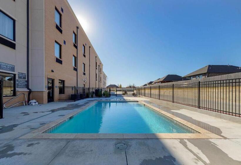 فندق Comfort Inn & Suites Harrah