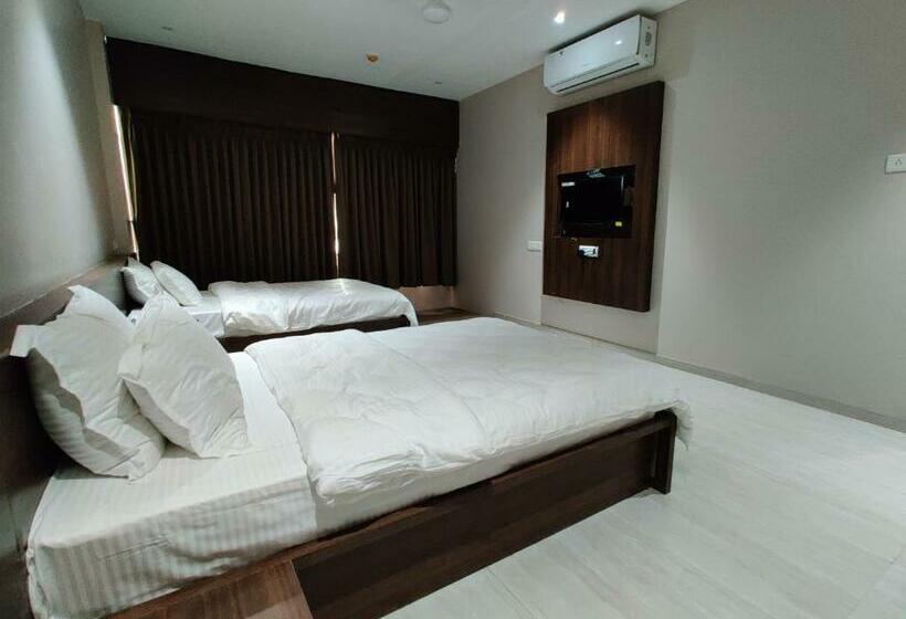 Hotel Runwal Tower, Ichalkaranji