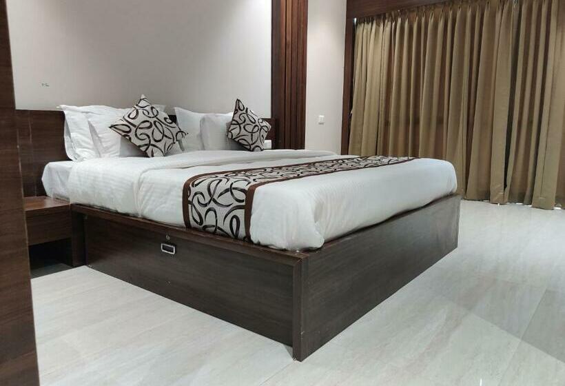 Hotel Runwal Tower, Ichalkaranji