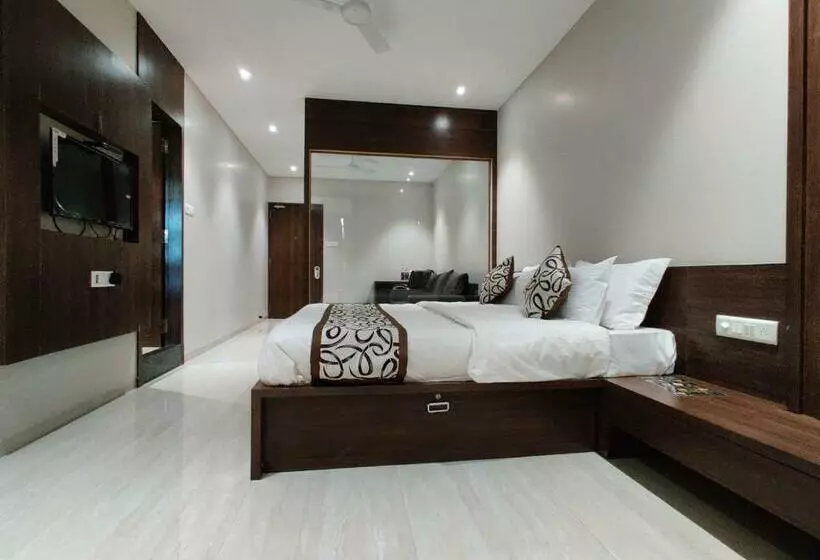 Hotelli Runwal Tower, Ichalkaranji