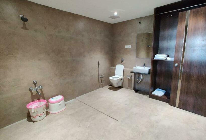 Hotel Runwal Tower, Ichalkaranji