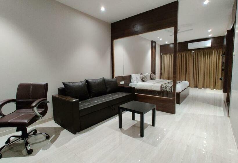 Hotel Runwal Tower, Ichalkaranji