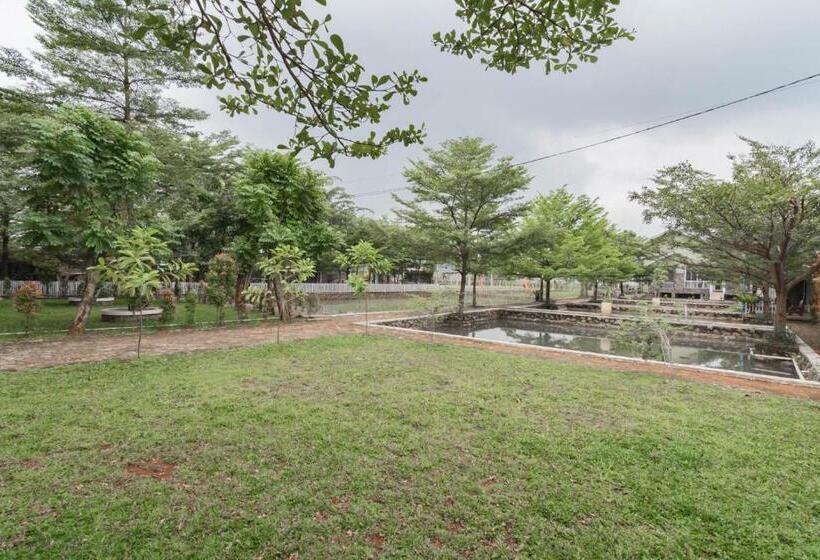 Отель Sans Resort Parung Bogor