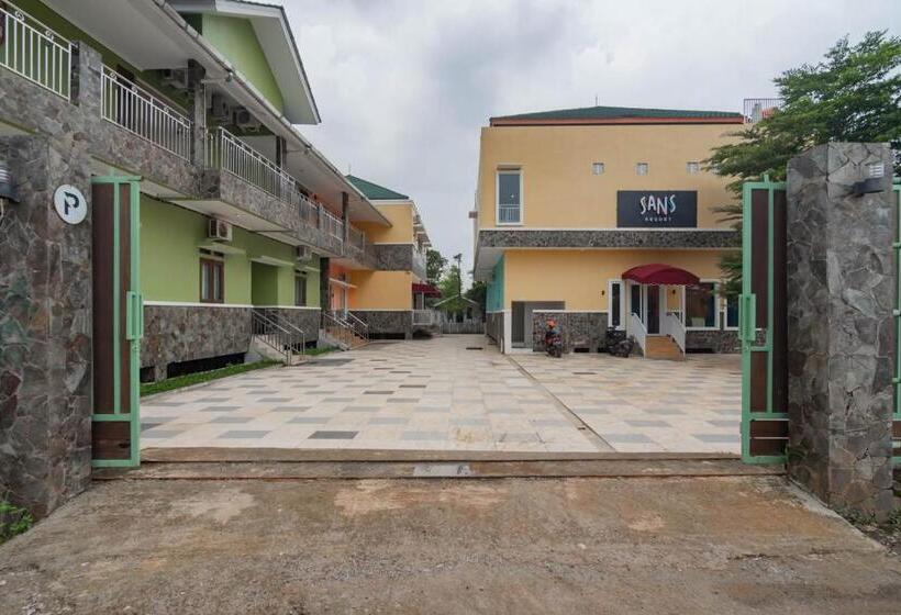 Отель Sans Resort Parung Bogor