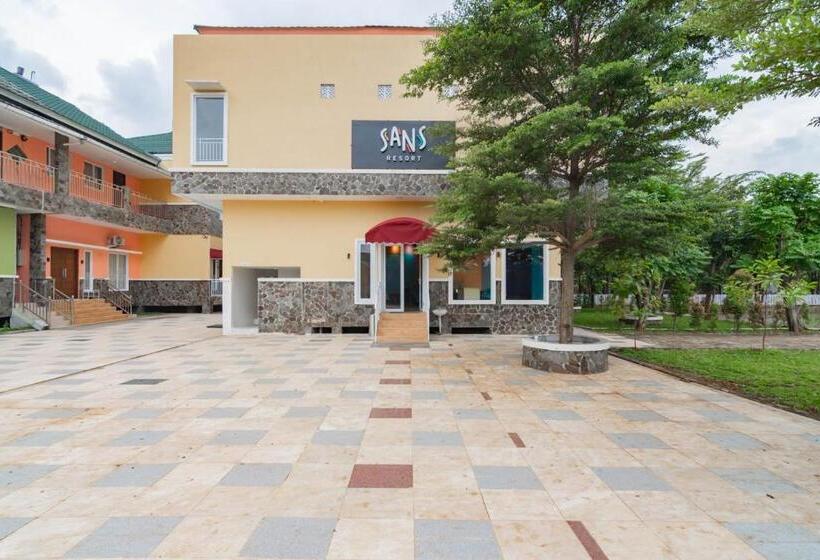 Отель Sans Resort Parung Bogor