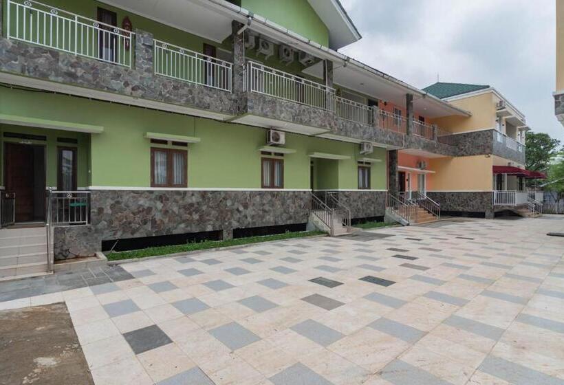 Отель Sans Resort Parung Bogor