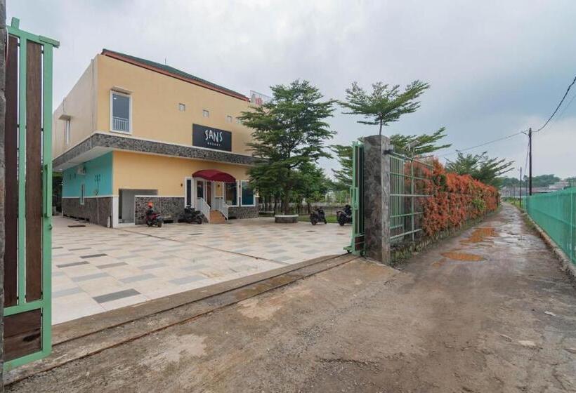 Отель Sans Resort Parung Bogor