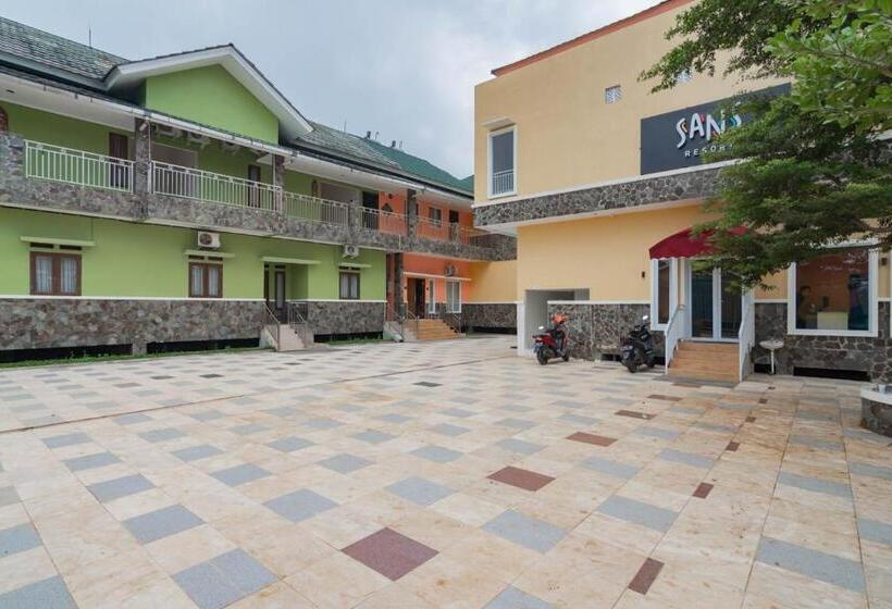 Отель Sans Resort Parung Bogor