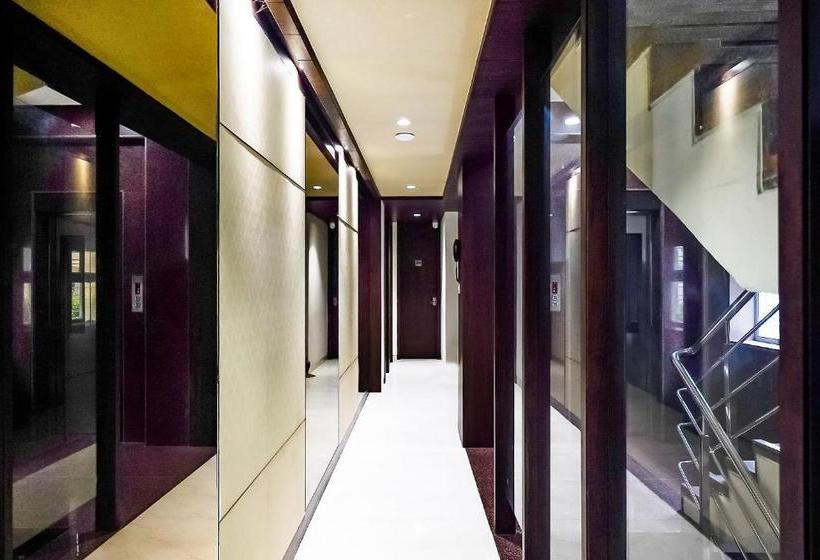 Fabhotel Eros 211   Nr Sreebhumi