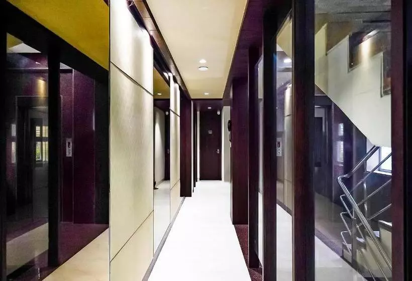 Fabhotel Eros 211   Nr Sreebhumi