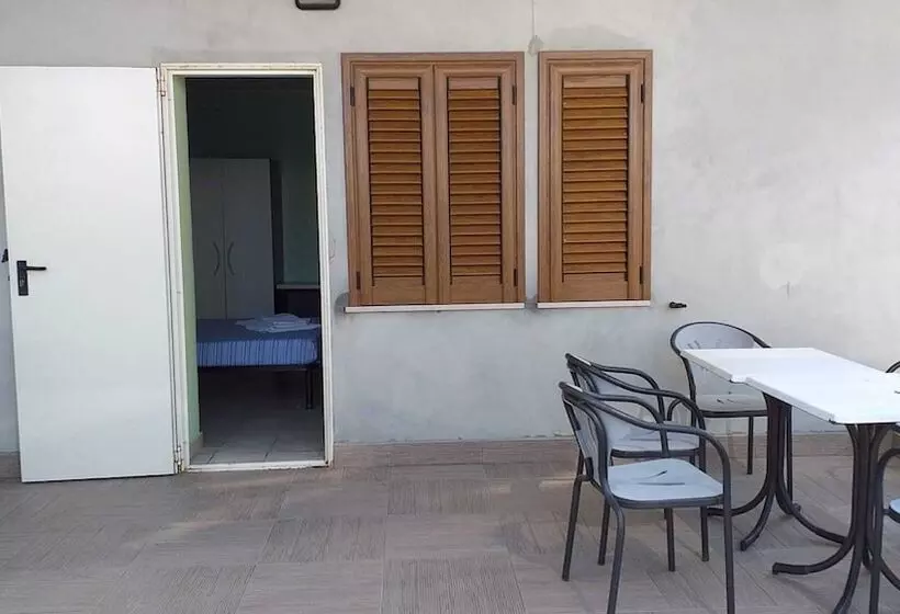 ペンション Room In Bb Quadruple Room A Stones Throw From The Sea Ideal For A Relaxing Holiday