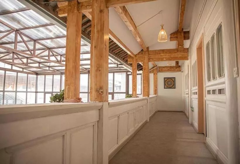 Majatalo 雪湖轻奢民宿 Snowlake Inn