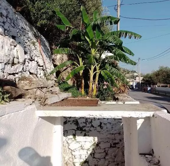 پانسیون Vogklis House