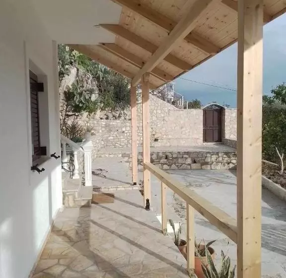 پانسیون Vogklis House