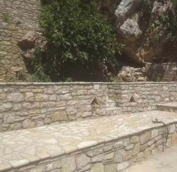 پانسیون Vogklis House
