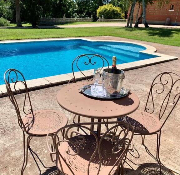 مبيت وإفطار Château Ratou