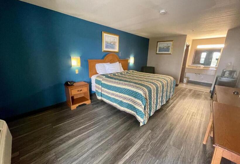 Отель Airport Inn & Suites