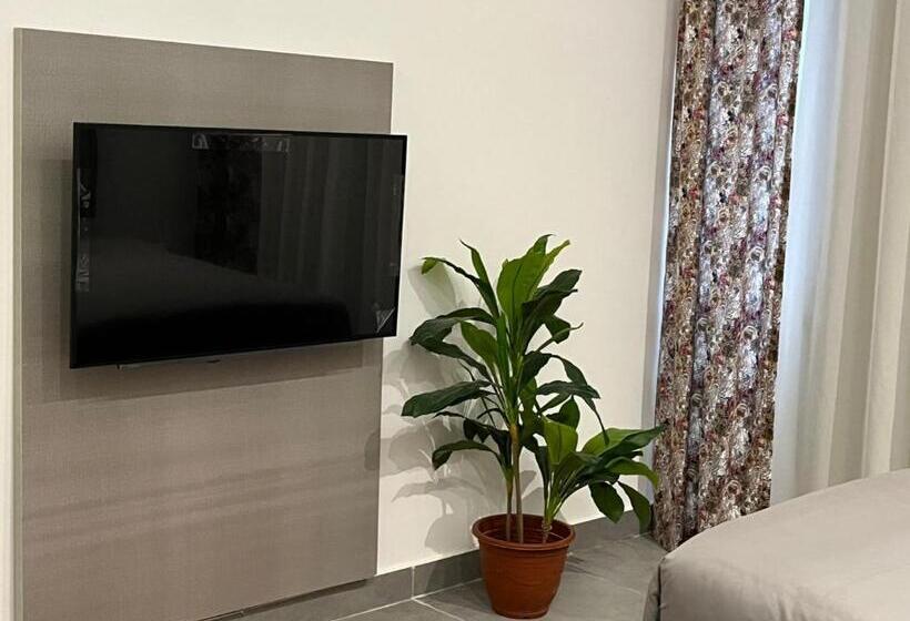 هتل Golden Lake Marina