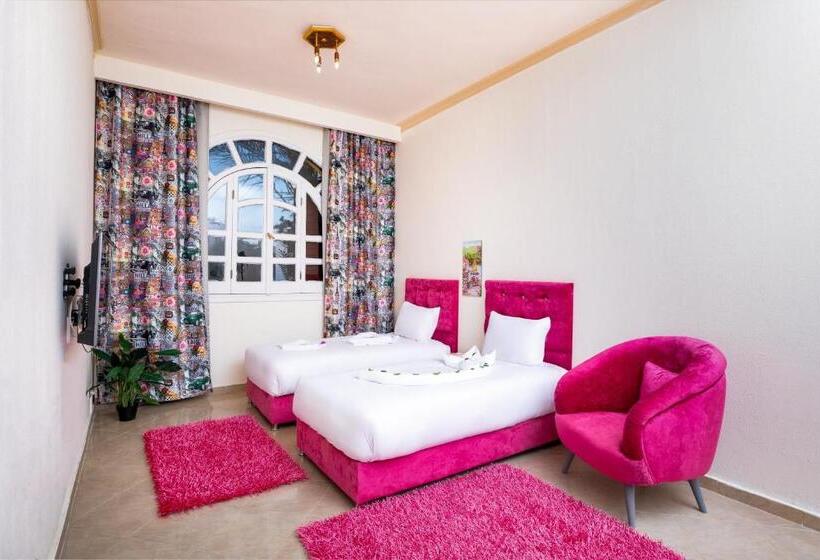 هتل Golden Lake Marina