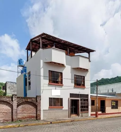 ホテル Hostel Tropical And Coworking
