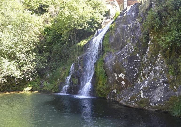 هتل Olhares Do Lobo Restaurante Lobo