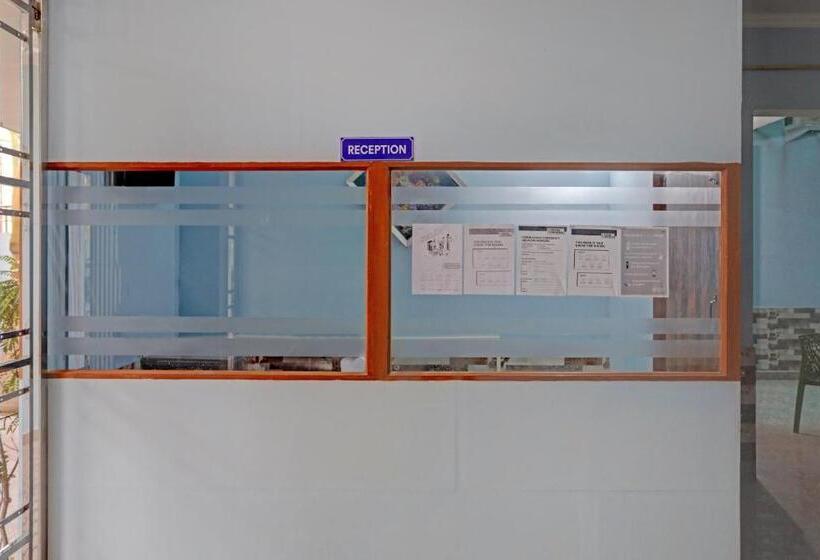 Отель Oyo 81121 Stay 130