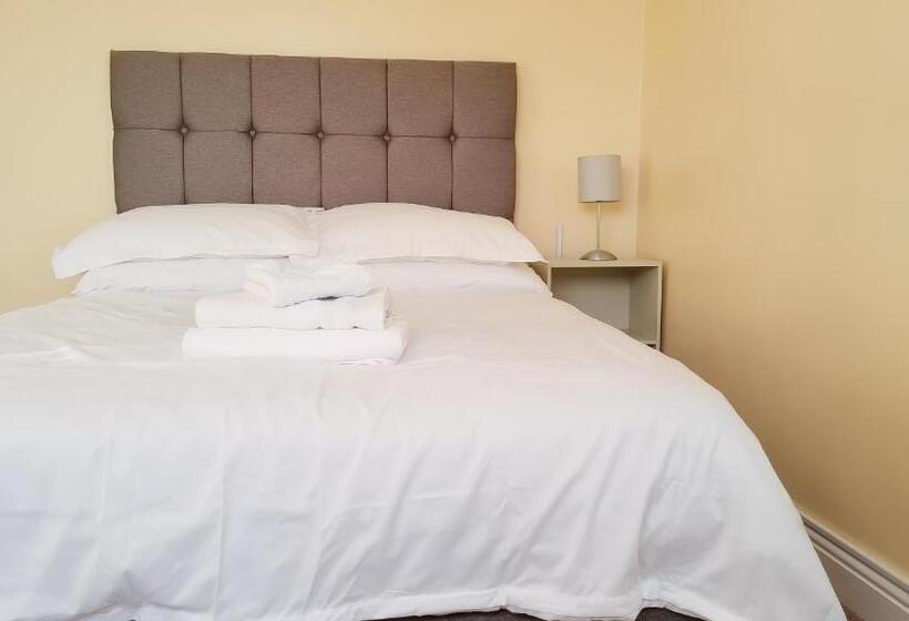 ペンション Room In Guest Room Newly Built Private Ensuite In Dudley Westmidlands