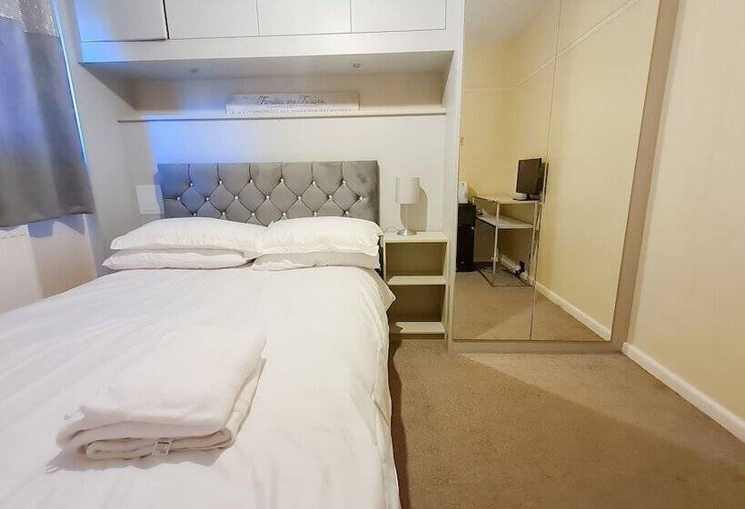 ペンション Room In Guest Room Newly Built Private Ensuite In Dudley Westmidlands
