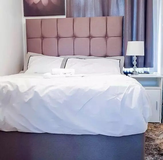 Majatalo Room In Guest Room   Newly Built Private Ensuite In Dudley Westmidlands