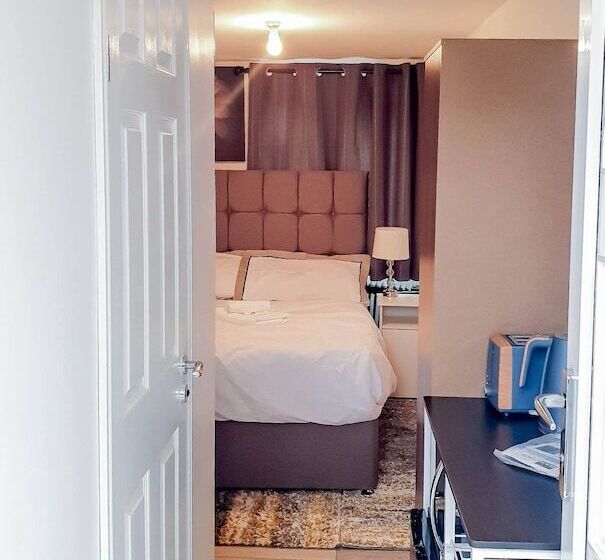 ペンション Room In Guest Room Newly Built Private Ensuite In Dudley Westmidlands