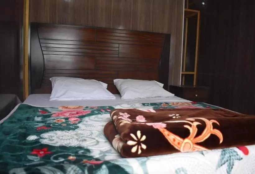 هتل Tourist World