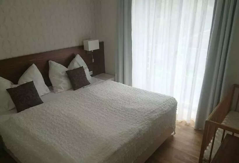 Aamiaismajoitus (B&B) Vila Eva