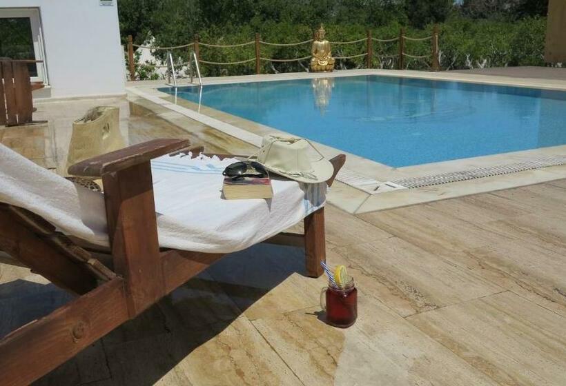 בית מלון כפרי Azure Wellness Retreat