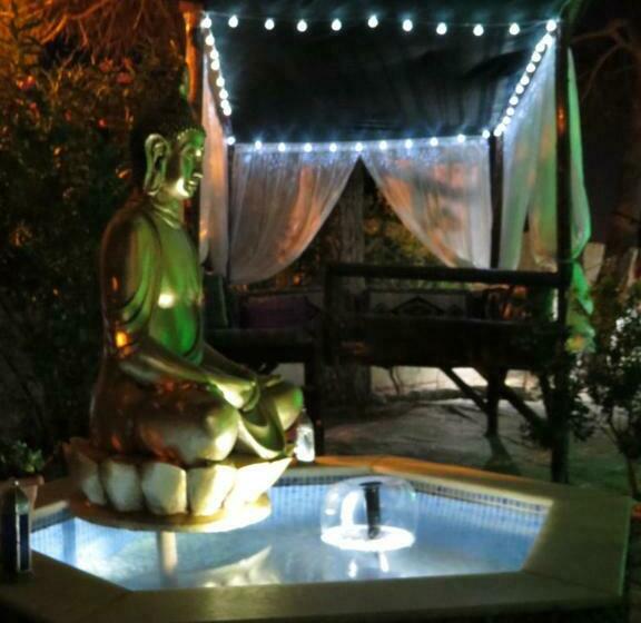 בית מלון כפרי Azure Wellness Retreat