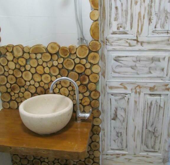 בית מלון כפרי Azure Wellness Retreat