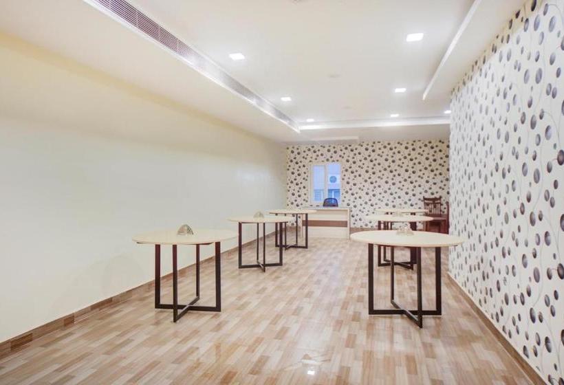 Hotel Collection O 75820 Madras Metro Club, T Nagar