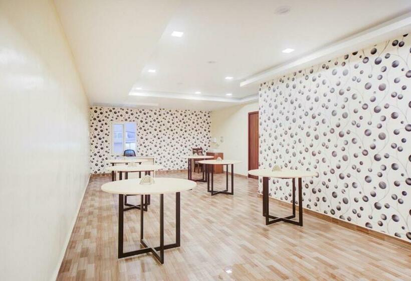 Hotel Collection O 75820 Madras Metro Club, T Nagar