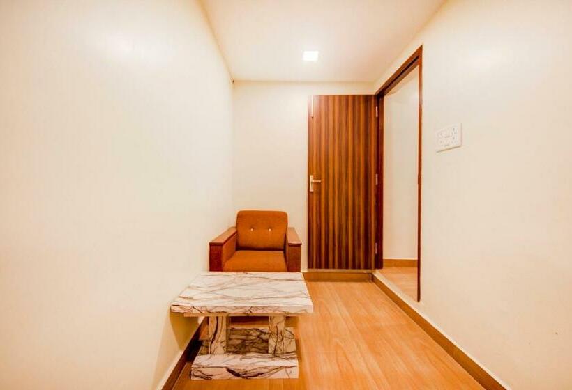 Hotel Collection O 75820 Madras Metro Club, T Nagar