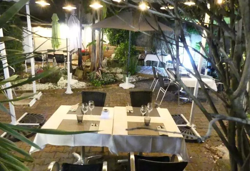 Hotelli Le 9 En Cuisine